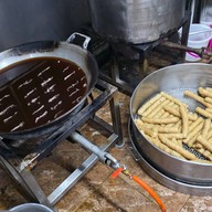 บรรยากาศ กิมง้วนลูกชิ้นปลา (MICHELIN Bib Gourmand) จอมทอง