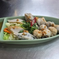 เมนูของร้าน กิมง้วนลูกชิ้นปลา (MICHELIN Bib Gourmand) จอมทอง