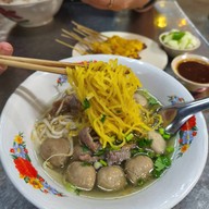 เมนูของร้าน ก๋วยเตี๋ยวเฮียธง ลูกชิ้นเนื้อวัว