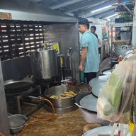 บรรยากาศ กิมง้วนลูกชิ้นปลา (MICHELIN Bib Gourmand) จอมทอง