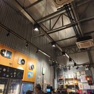 ย่างก้าว โภชนา & แฮงค์เอาท์ ตลิ่งชัน