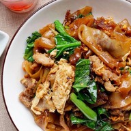 กะเพราเส้น ผัดไทย ผัดซีอิ๊ว ช้างเผือก