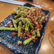 ย่างก้าว โภชนา & แฮงค์เอาท์ ตลิ่งชัน