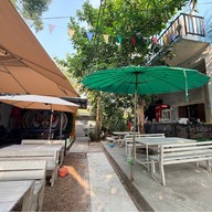 ร่มไม้บุฟเฟ่ต์