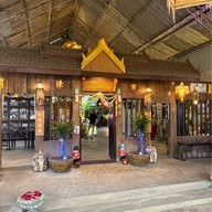 บ้านชายน้ำ