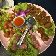 บ้านชายน้ำ