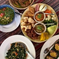 แกงร้อนบ้านสวน