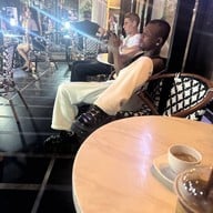 หน้าร้าน TOM N TOMS COFFEE Sukhumvit 15