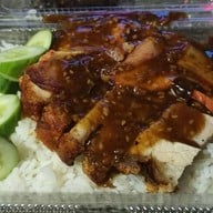 ข้าวหมูแดงหมูกรอบ ศรีวัช เชิญชิม รามอินทรา