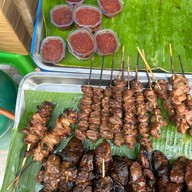 หมูปิ้ง ไก่ปิ้ง BTS สนามเป้า