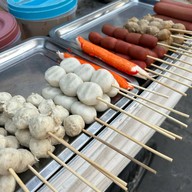 ลูกชิ้นปิ้ง BTS สนามเป้า ทางออก 3