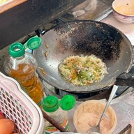 ข้าวไข่เจียว BTS สนามเป้า ทางออก 3