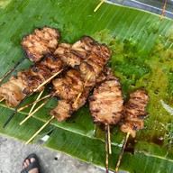 เมนูของร้าน หมูปิ้ง ไก่ปิ้ง BTS สนามเป้า