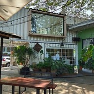 บรรยากาศ Gimmick Cafe & Restaurant gimmickcaferestaurant gimmickcaferestaurant