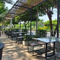 บรรยากาศ Gimmick Cafe & Restaurant gimmickcaferestaurant gimmickcaferestaurant