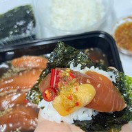 เมนูของร้าน ทะเลดองบางคล้า กุ้งดองแซลม่อนดองซีฟู๊ด หน้าเซเว่นระเบียบกิจอนุสรณ์ตรงข้ามตลาดนัดวัดโพธิ์