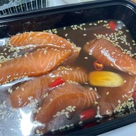 เมนูของร้าน ทะเลดองบางคล้า กุ้งดองแซลม่อนดองซีฟู๊ด หน้าเซเว่นระเบียบกิจอนุสรณ์ตรงข้ามตลาดนัดวัดโพธิ์
