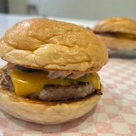เมนูของร้าน Jasper Burger ประชาสรรค์