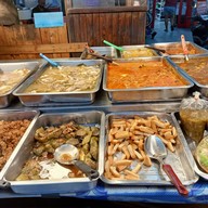 บรรยากาศ ข้าวแกง 24 ชั่วโมง
