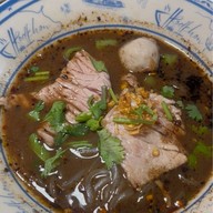 รสข้น ก๋วยเตี๋ยวเนื้อไทยวากิว บางแสน
