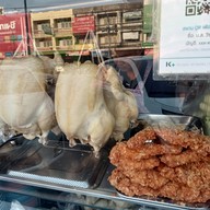 บรรยากาศ ข้าวมันไก่ ไก่ทอด