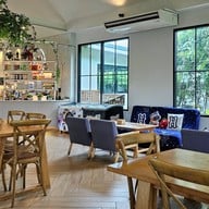 WanDeeDee Cafe X Restaurant