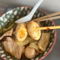 เมนูของร้าน ก๋วยเตี๋ยวเรือน้าชู ตลาดหลังกระทรวงการคลัง