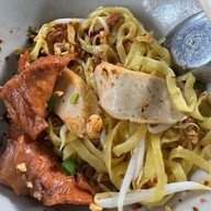 ป้าพรก๋วยเตี๋ยวหมูสูตรโบราณ พระนครศรีอยุธยา