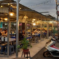 บรรยากาศ เขยอีสาน พาแซ่บ บ้านกรด