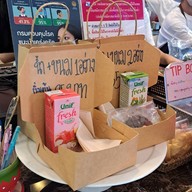 บรรยากาศ ล้านขนม ซอยมังกร ชิ้นเดียวก็ราคาส่ง ซอยมังกร