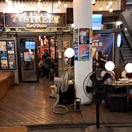 หน้าร้าน 7th Street bar&bistro เมกา บางนา