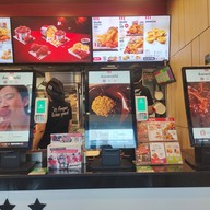 บรรยากาศ KFC เดอะฟอร์เรสท์ พหลโยธิน