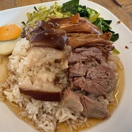 เมนูของร้าน โต้งข้าวหมูแดง กาญจนาภิเษก-โลตัสพลัสมอลล์