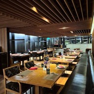 บรรยากาศ 100 East โรงแรมอนันตรา