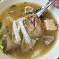 เมนูของร้าน ก๋วยจั๊บนายเอ็ก (Nai Ek Roll Noodle) เยาวราช (primary branch)