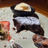 100 East โรงแรมอนันตรา