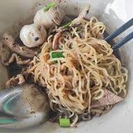 เมนูของร้าน ก๋วยเตี๋ยวเรือ ทีเด็ดท่ามะกา
