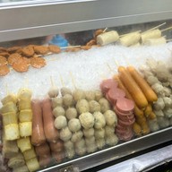 ลูกชิ้นทอด บีทีเอสสนามเป้า