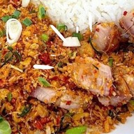 วันกินกะเพรา-หมูกรอบ หมูตุ๋น เนื้อตุ๋น... วันกินกะเพรา-ซ.ร่มเกล้า24