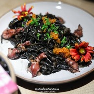 CUTTS Thonglor เอกมัย