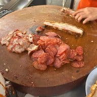 ธานี ข้าวหมูแดง - หมูกรอบ อารีย์
