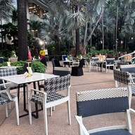 บรรยากาศ Poolside Riverfront Shangri-La Hotel Bangkok