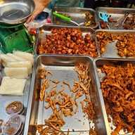 หมูทอดชินจัง สาขาพัฒน์พงษ์1