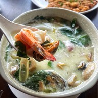 ริมผา ลาภิน
