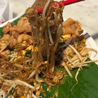 ผัดไทยไฟทะลุ King Power รางน้ำ