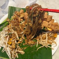 ผัดไทยไฟทะลุ King Power รางน้ำ