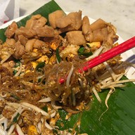 ผัดไทยไฟทะลุ King Power รางน้ำ