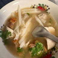 เมนูของร้าน ก๋วยจั๊บนายเล็ก (อ้วน) เจ้าเก่าเยาวราช สวนผัก