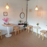 Leaf & Light Cafe  (ลิฟ & ไลท์ คาเฟ่) ข้างร้านข้าวซอยคุณหญิง)