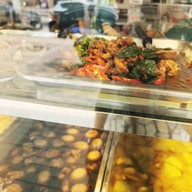 เมนูของร้าน ข้าวแกง หอมแกง สะแกงามซอย 9 ข้าวแกง หอมแกง สะแกงามซอย 9